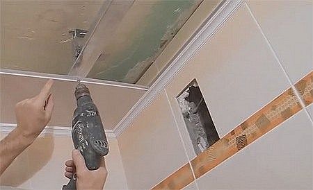 Монтаж панелей ПВХ