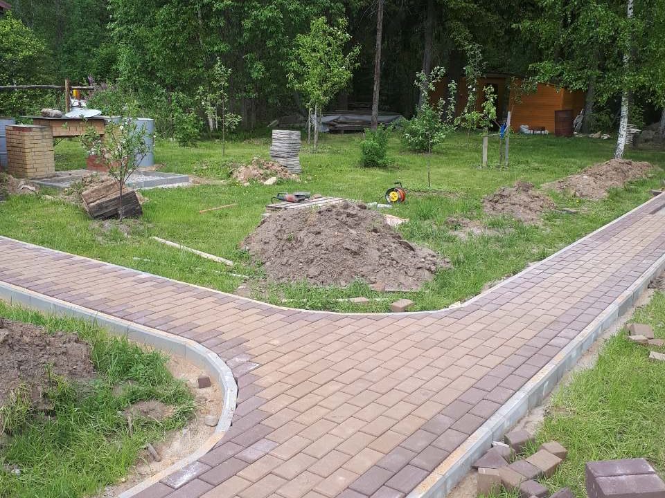Установка садового бордюра
